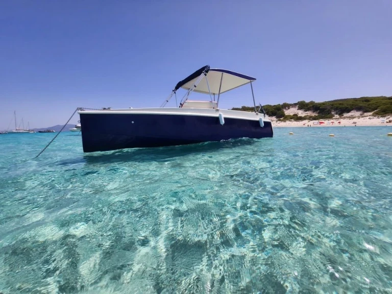 Motorboat for rent Porto-Vecchio at the best price