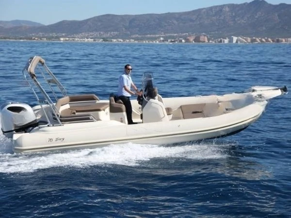 Bareboat Rental RIB Bsc with a boat licence