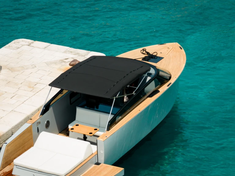 Boat rental Pelagosa Pelagosa 33 in Split on Samboat