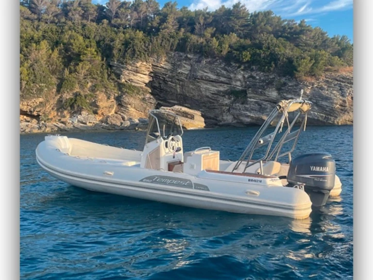 Motorboat rental in Saint-Florent - Quicksilver Activ 605 Open