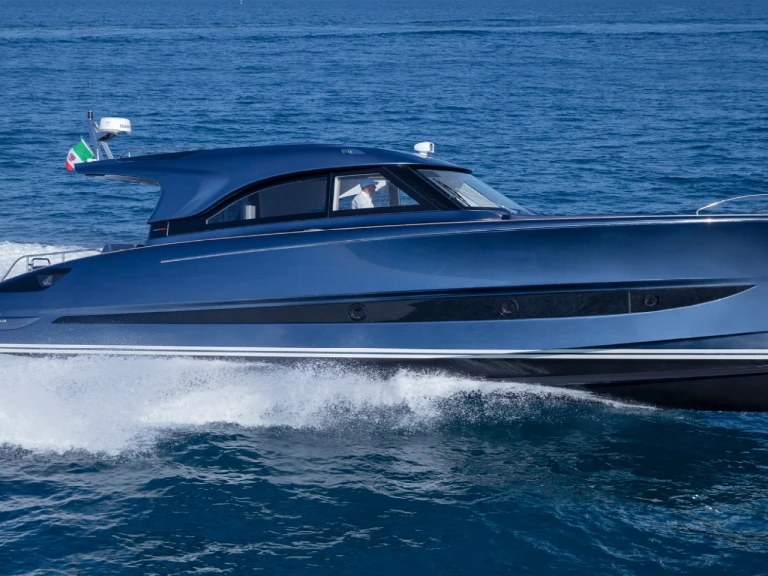 Solaris Solaris 47 in Beaulieu-sur-Mer on SamBoat