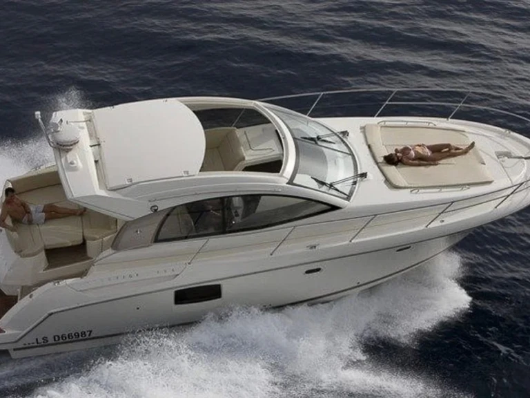 Boat rental Jeanneau Prestige 38 S in Saint-Jean-Cap-Ferrat on Samboat