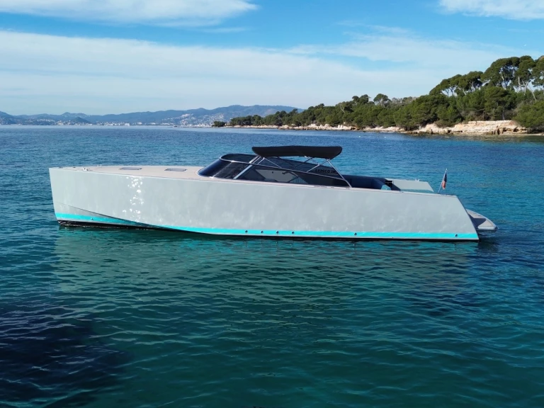 Bareboat Rental Luxury Yacht VanDutch with a boat licence