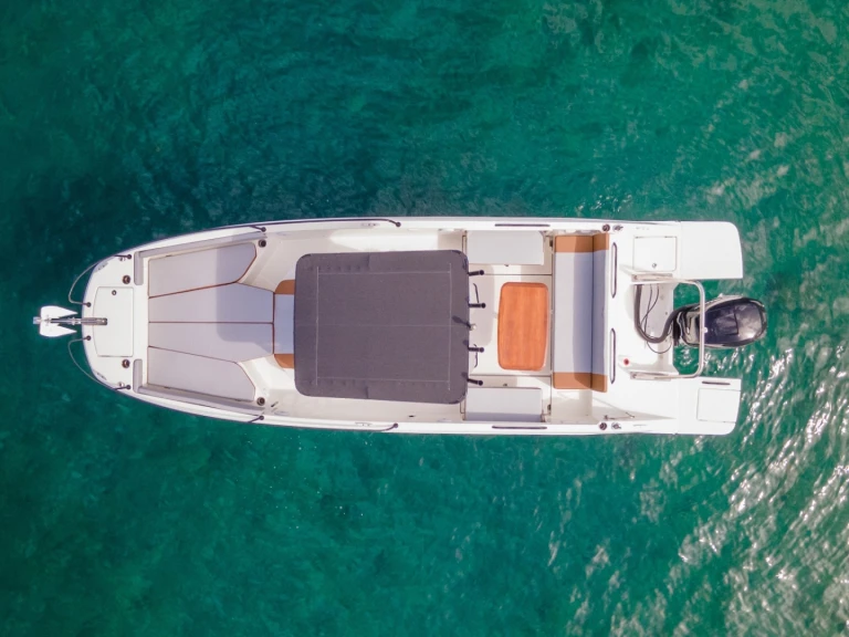 Bareboat Rental Motorboat Bénéteau with a boat licence