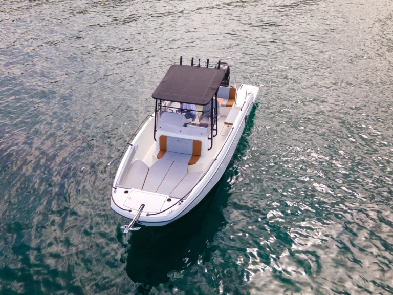 Motorboat for rent Case-Pilote at the best price