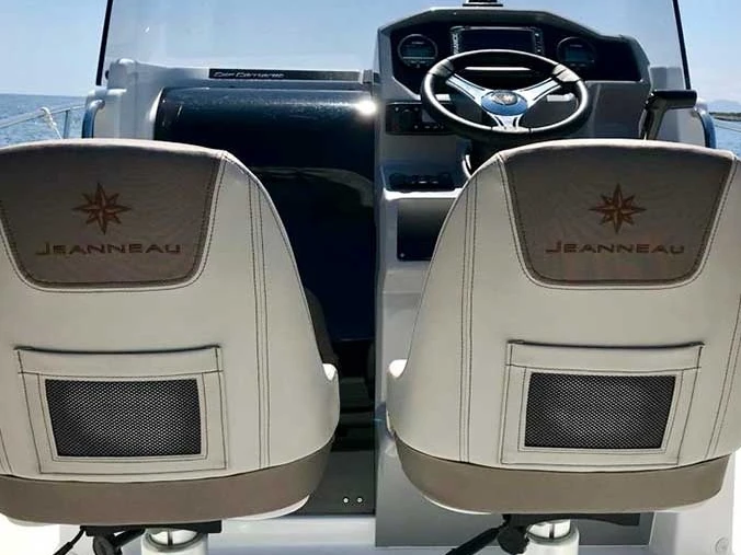 Motorboat rental in Antibes - Jeanneau Cap Camarat 6.5 Style