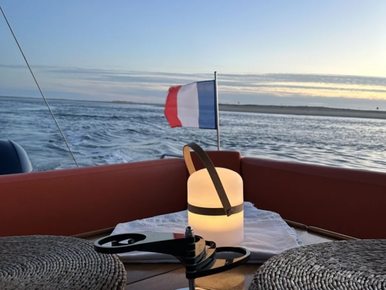 Boat rental Beacher Beacher V10 Croisière in Arcachon on Samboat