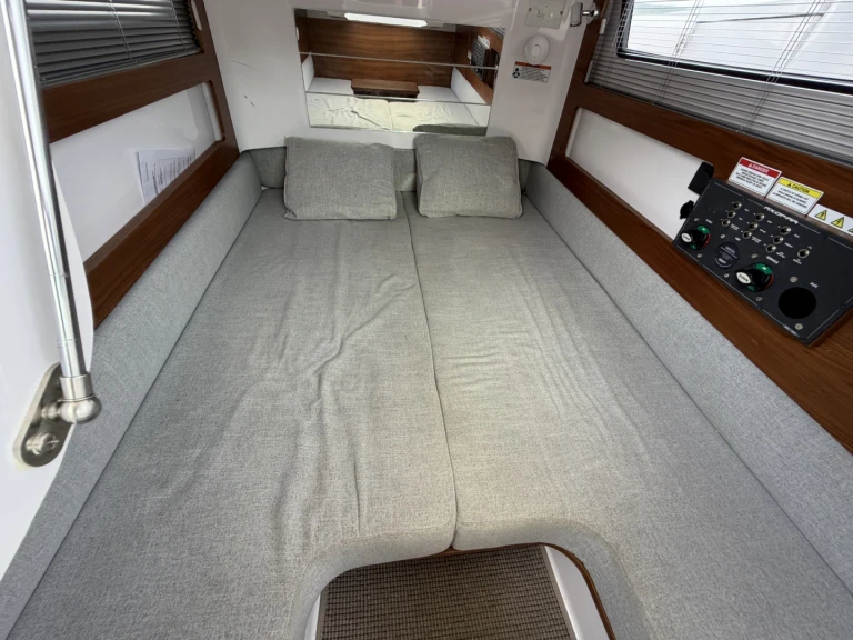 Motorboat rental with or without captain Axopar La Madrague