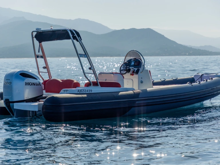 Rent a Fanale marine  FANALE 700 FALCHETTU Porto Pollo