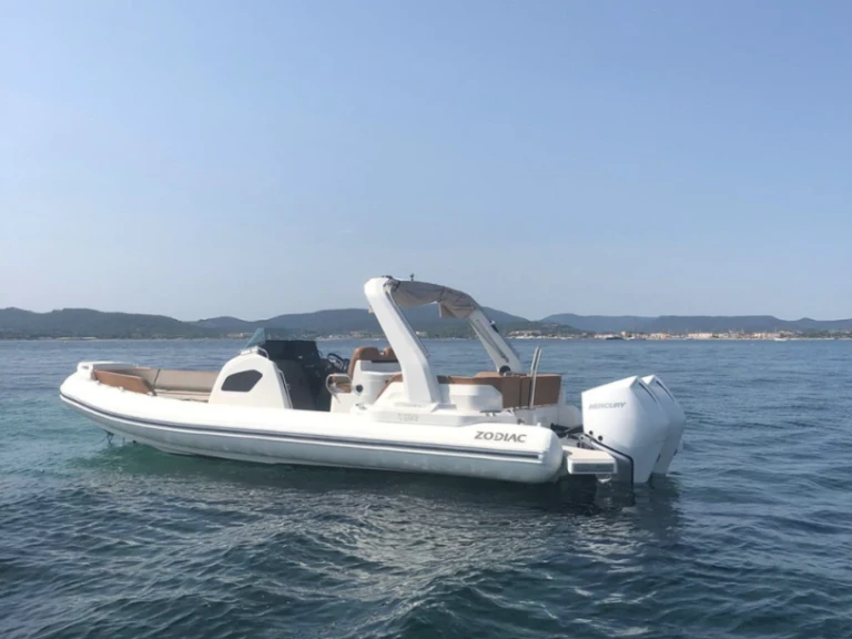 Rent a Zodiac Medline 9 Port Grimaud