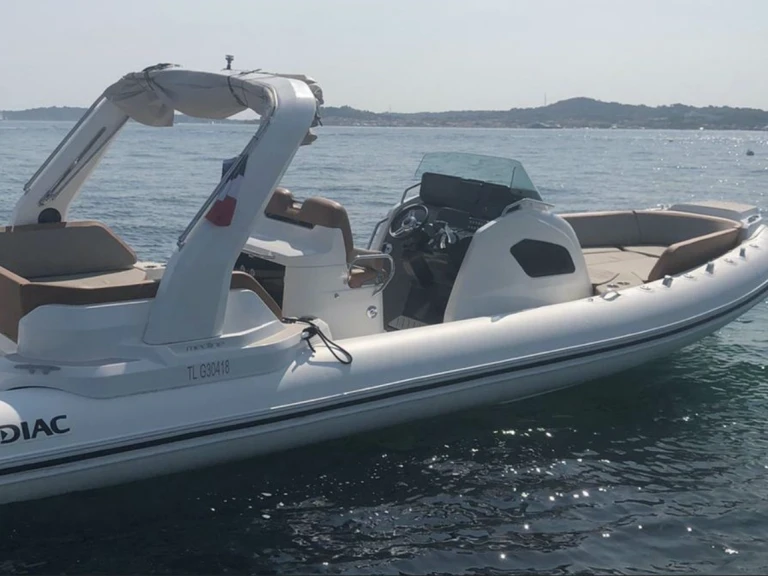RIB rental in Port Grimaud - Zodiac Medline 9