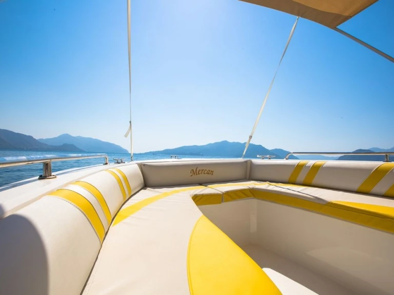 Yacht charter Sète cheap SKI 16