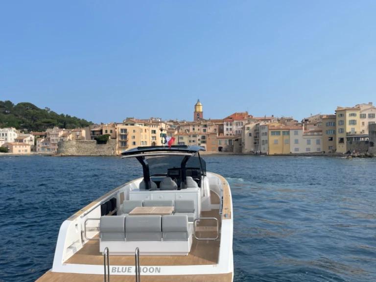 Rent a Pardo Yachts Pardo 38 Port Grimaud