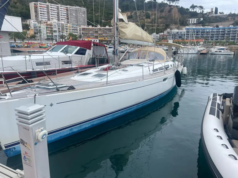 Sailboat for rent Port Grimaud at the best price