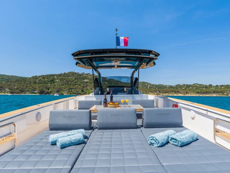 Yacht charter Port Grimaud cheap Pardo 43