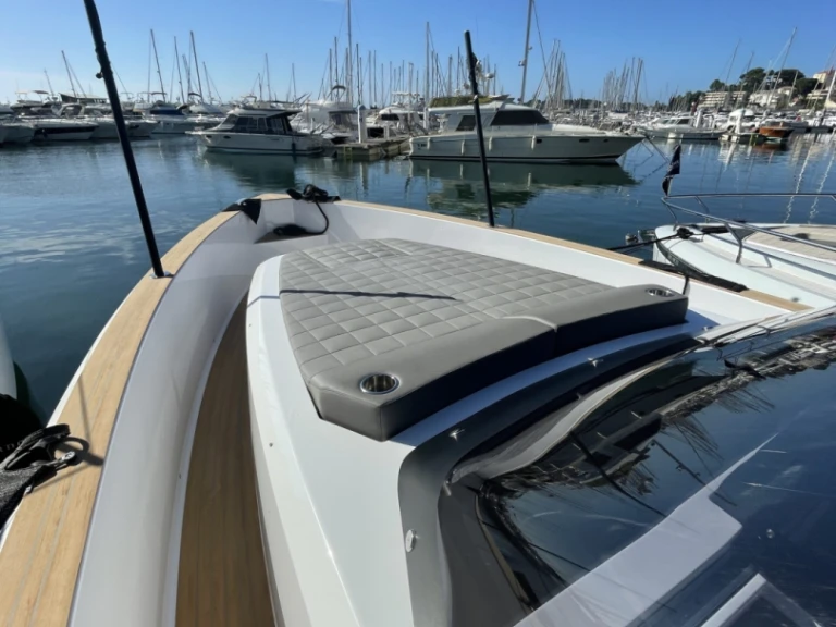 Rent a Pardo Yachts Pardo 38 Bandol