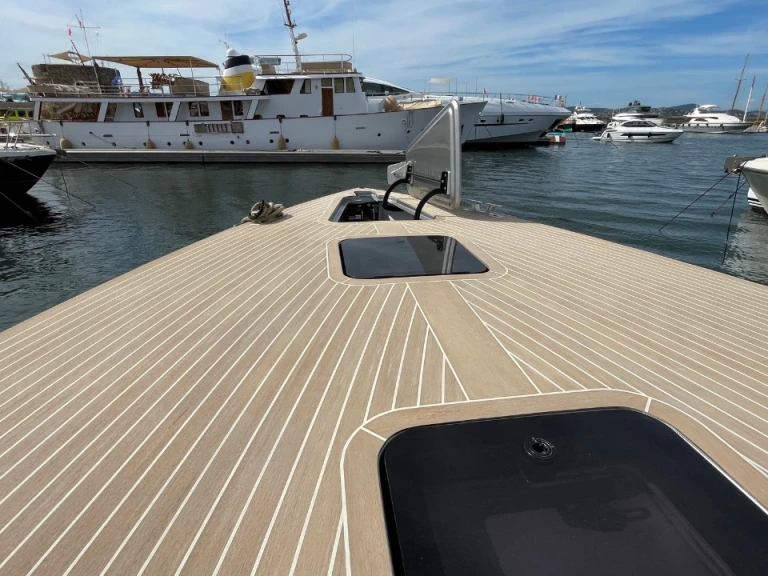 Motorboat rental with or without captain VanDutch Port Grimaud
