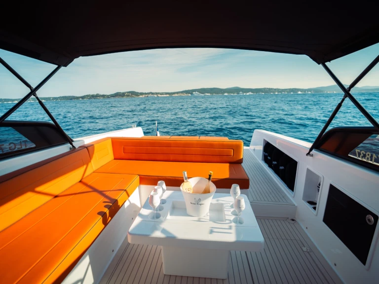 Boat rental VanDutch VanDutch 40 in Sainte-Maxime on Samboat