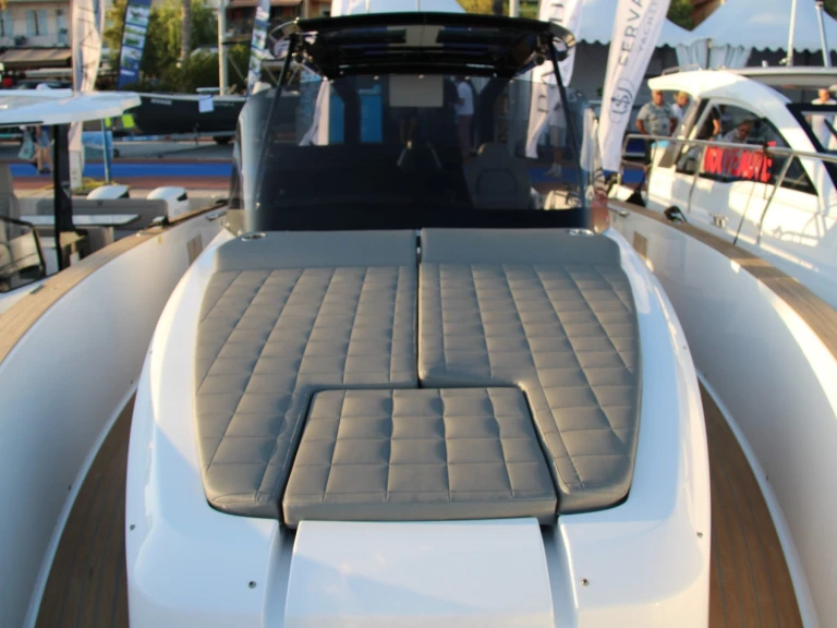 Bareboat Rental Motorboat Pardo Yachts with a boat licence