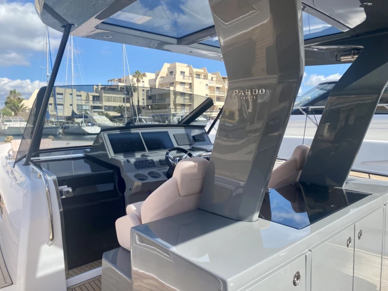 Pardo Yachts Pardo 43 in Port Grimaud on SamBoat