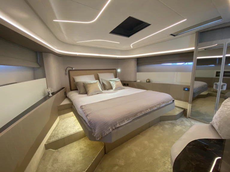 Yacht charter Port Grimaud cheap Activ 605 Open