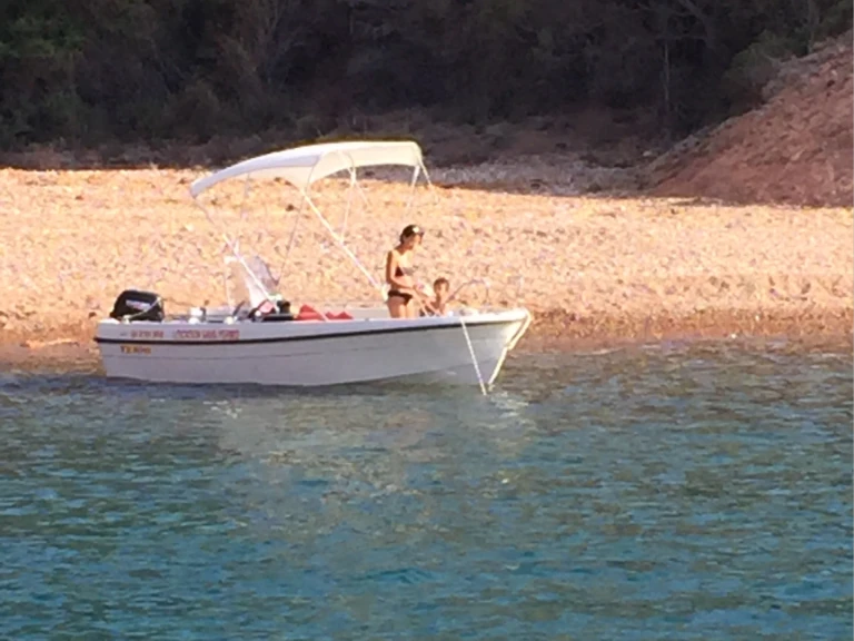 Bareboat Rental Motorboat Terhi with a boat licence