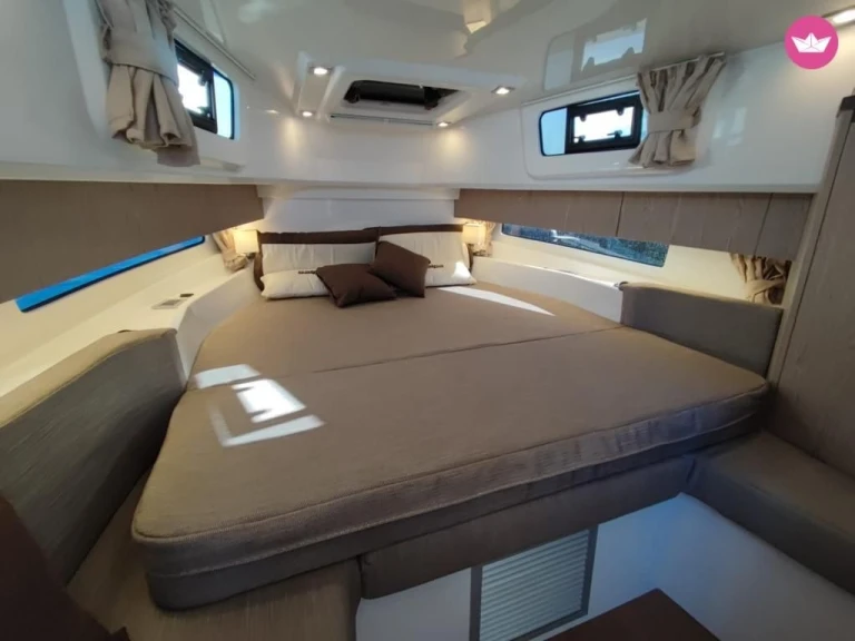 Yacht charter Porticcio cheap AVANGARDE 1.1