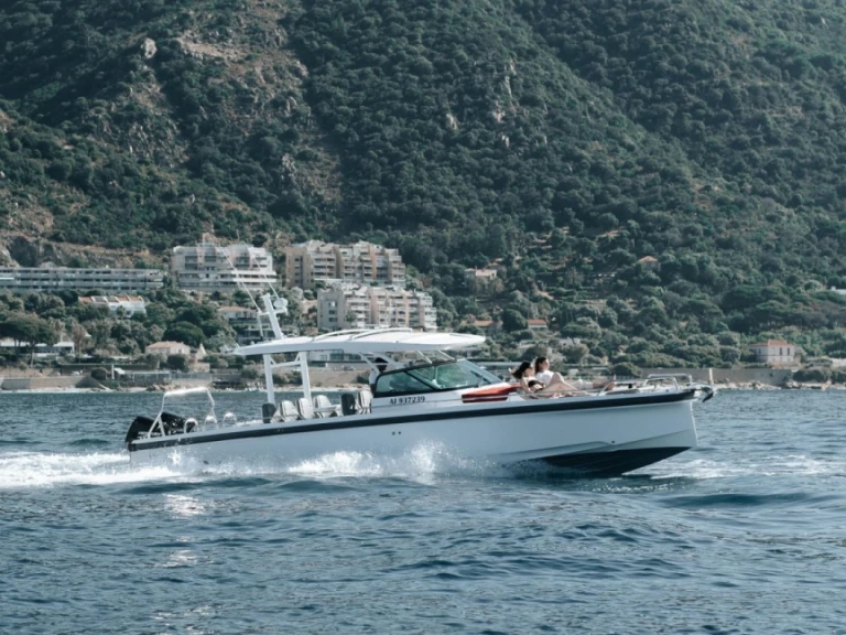 Axopar Axopar 37 in Ajaccio on SamBoat