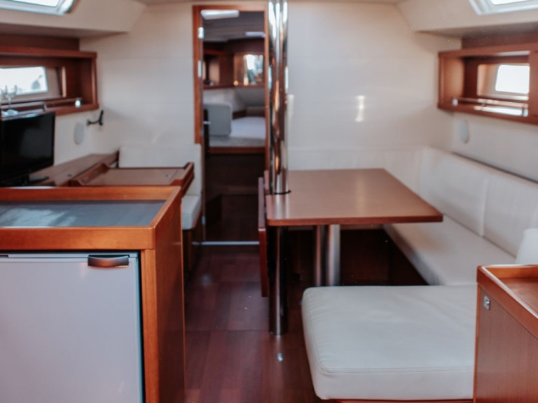 Rent a Bénéteau Oceanis 41 Ajaccio