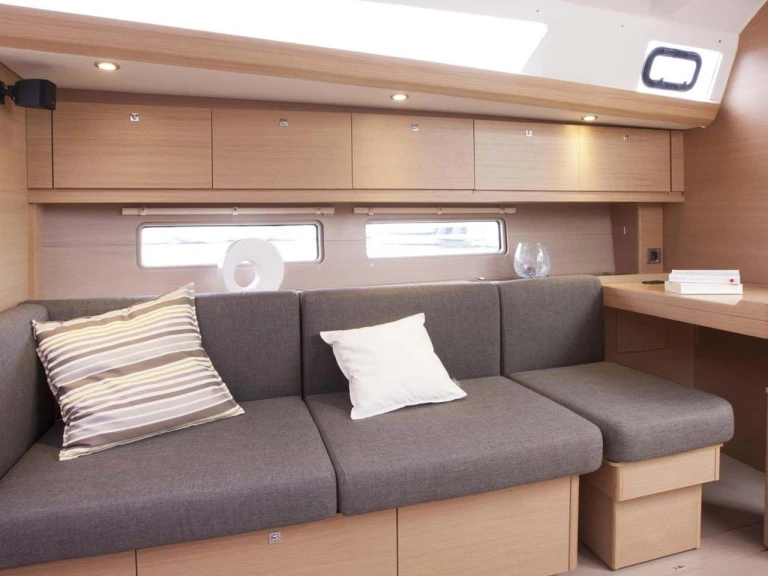 Sailboat for rent Porticcio at the best price