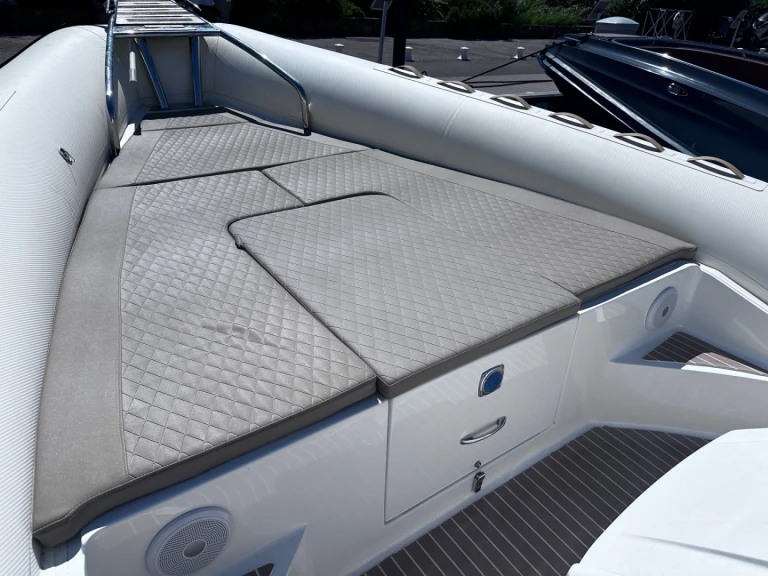 Boat rental FANALE 1000 in Cogolin on Samboat