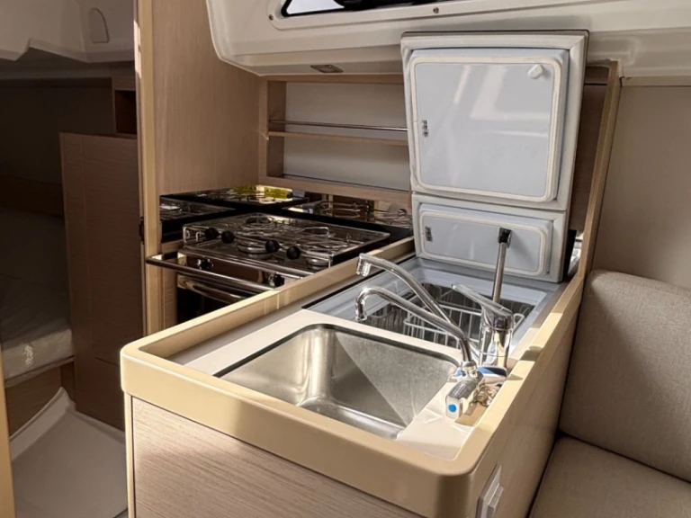 Sailboat rental with or without captain Bénéteau Ajaccio