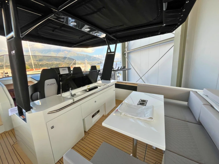 Bareboat Rental Motorboat DE ANTONIO Yachts with a boat licence