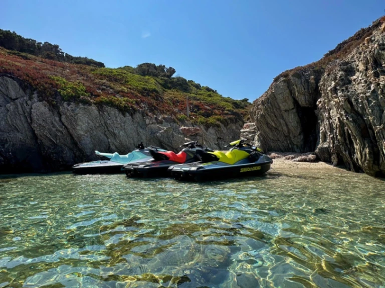 Sea-Doo SEA DOO 170 GTI SE charter bareboat or captained in  Hyères
