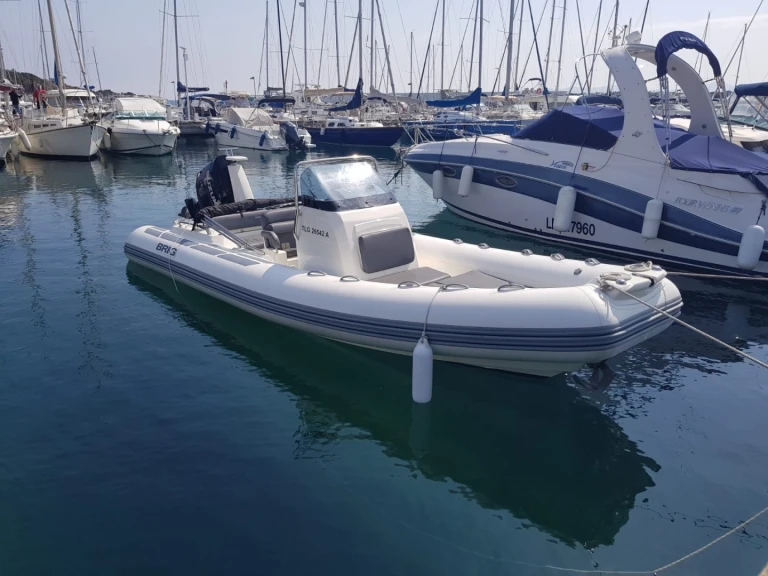 Boat rental Quicksilver Quicksilver 555 Activ Open in Saint-Raphaël on Samboat