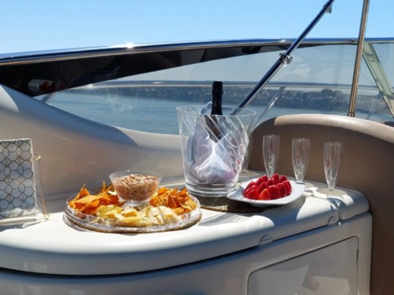 Boat rental Cranchi Endurance 39 in Saint-Raphaël on Samboat