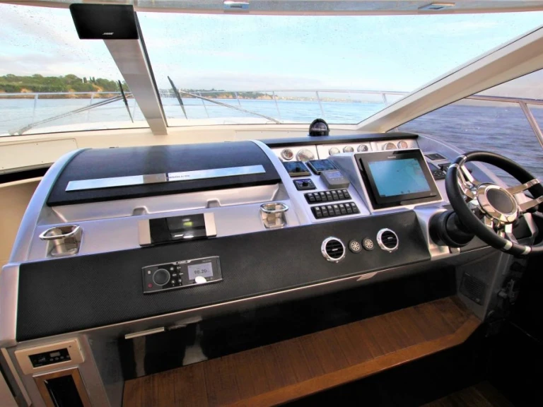 Luxury Yacht for rent Saint-Raphaël at the best price