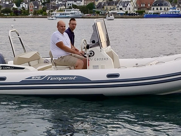 Boat rental Capelli Tempest 570 in Combrit on Samboat