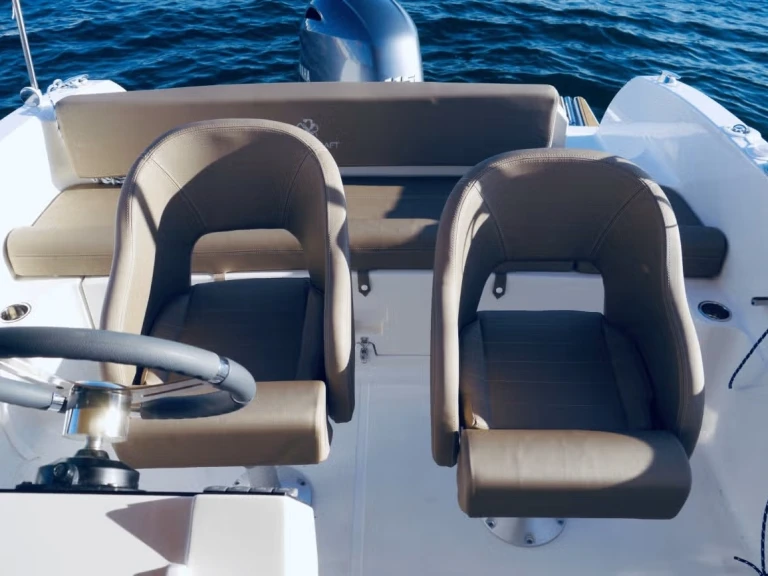 Motorboat for rent Combrit at the best price