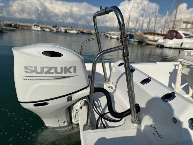 Cn-Cap-Ferret SEAWEED 675 in Port de La Flotte on SamBoat