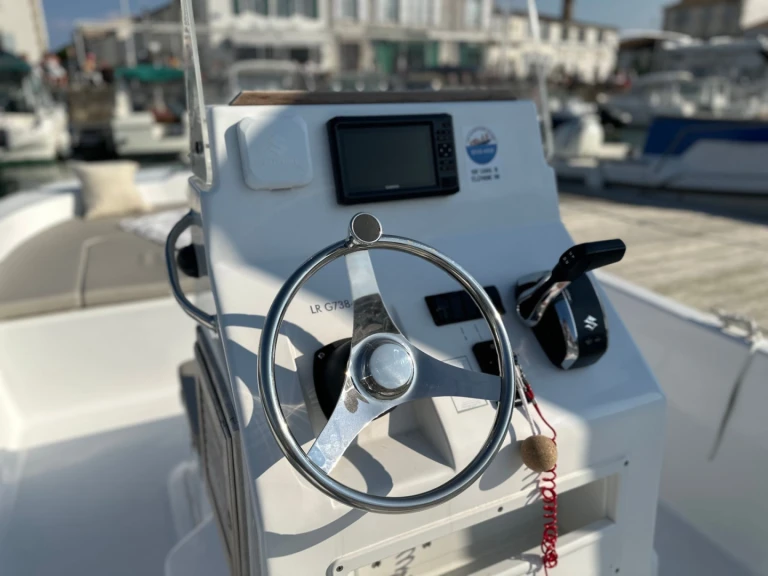 Yacht charter Port de La Flotte cheap SEAWEED 675