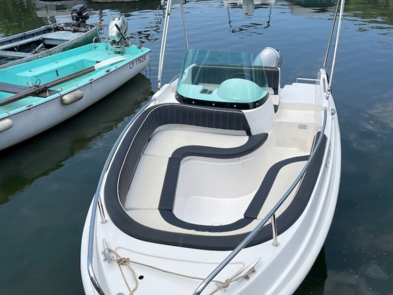 Motorboat for rent Aix-les-Bains at the best price