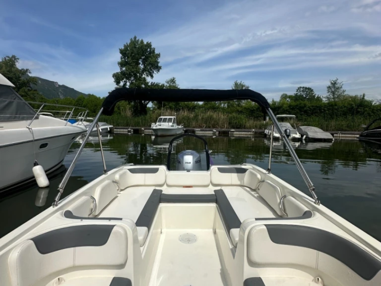 Bayliner Element E7 charter bareboat or captained in  Viviers-du-Lac