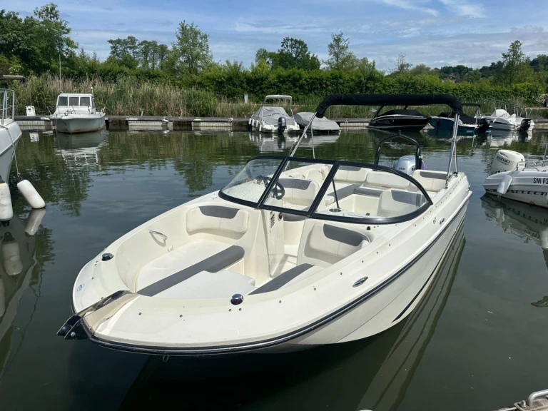 Bayliner Element E7 in Viviers-du-Lac on SamBoat
