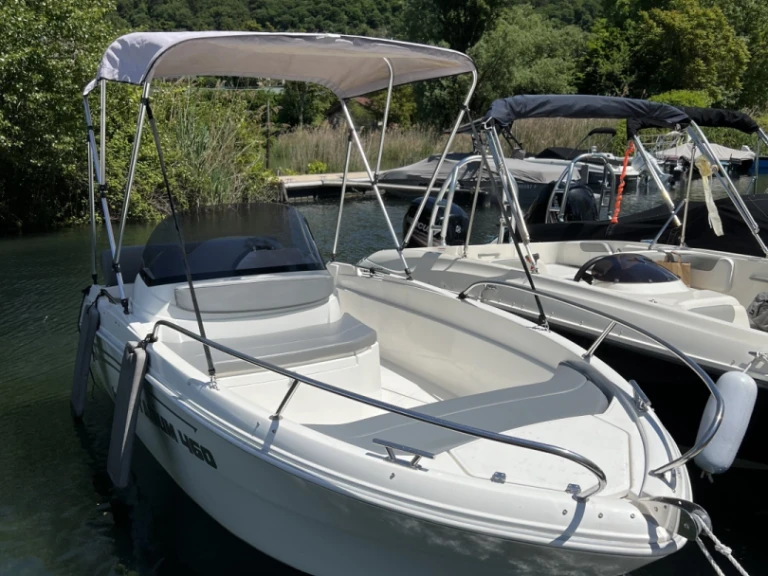 Boat rental Titanium 460 in Aix-les-Bains on Samboat
