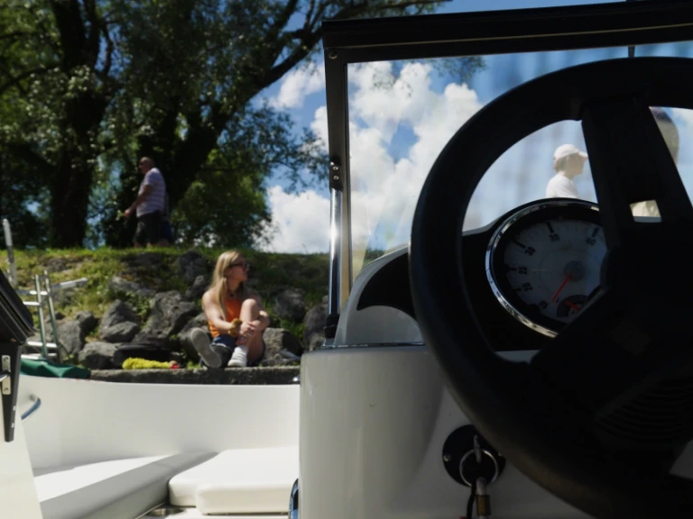 Boat rental Bayliner ELEMENT 180 XL in Aix-les-Bains on Samboat