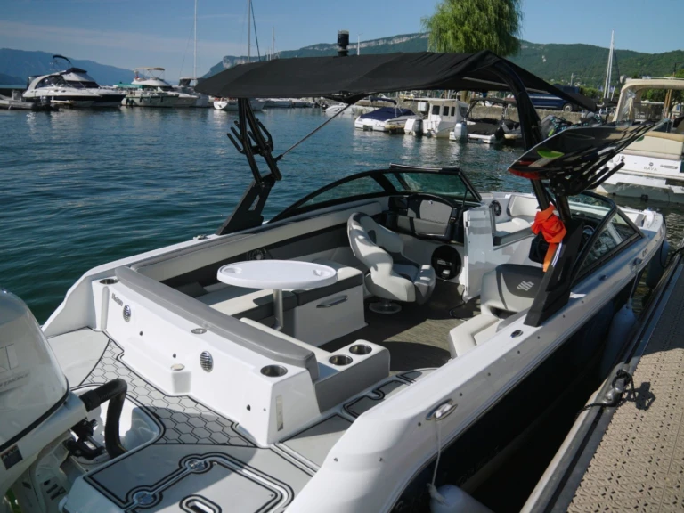 Four Winns HD 200 OB charter bareboat or captained in  Aix-les-Bains
