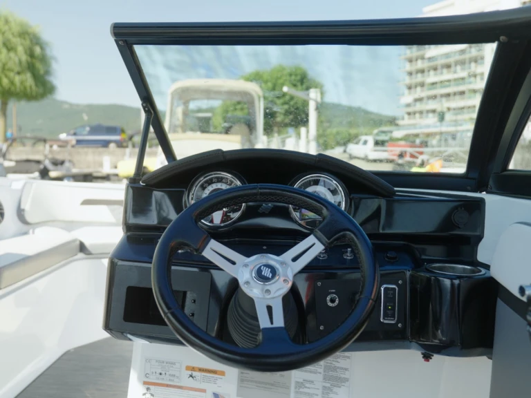 Four Winns HD 200 OB in Aix-les-Bains on SamBoat