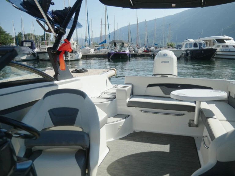 Rent a Four Winns HD 200 OB Aix-les-Bains