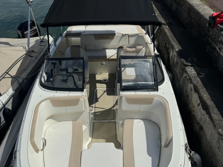 Bayliner BAYLINER VR5 in Le Bourget-du-Lac on SamBoat